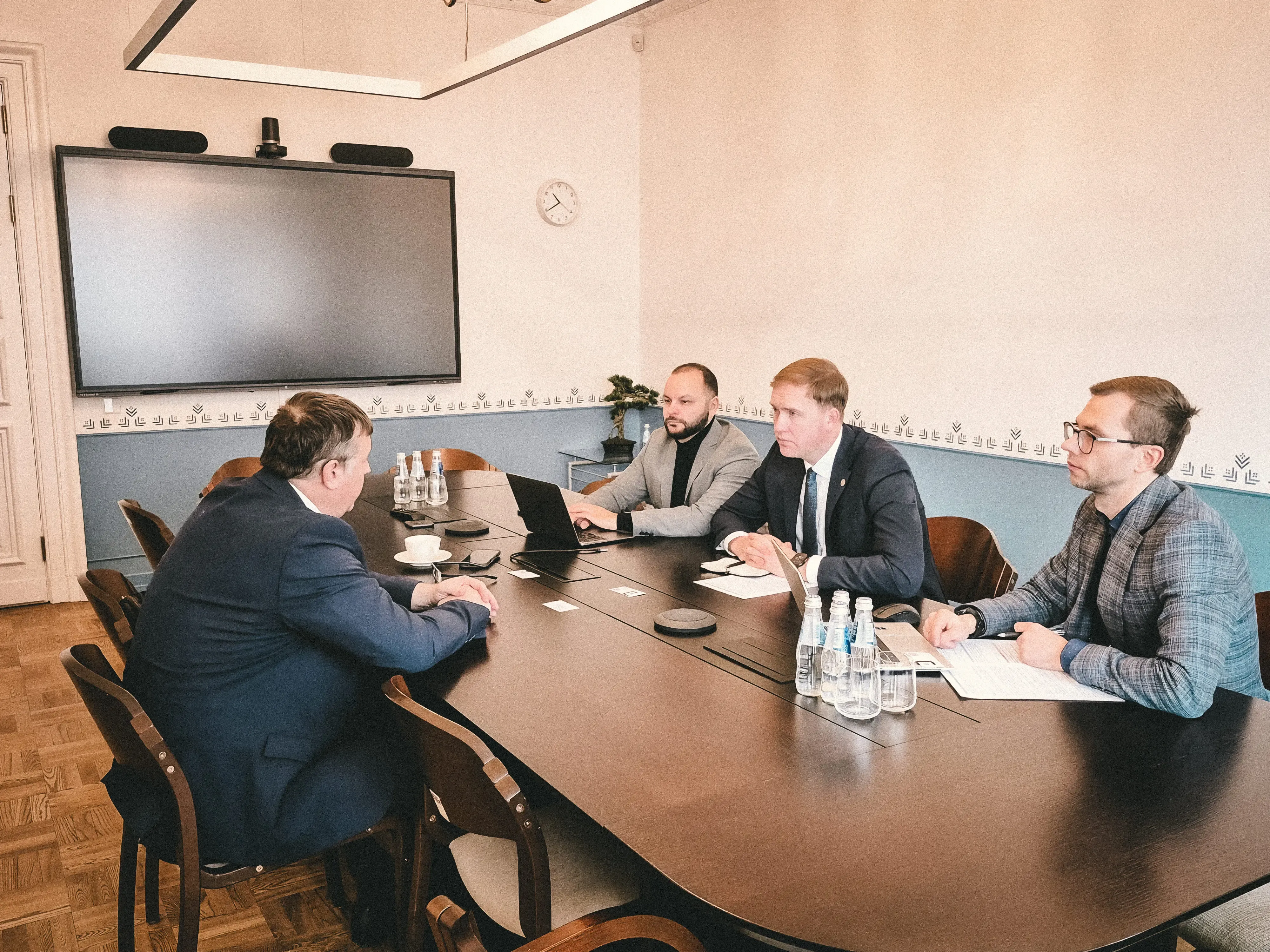 Minister of Economics V.Valainis discusses the competitiveness and sustainability of Latvian data centers with Delska CEO A.Gailitis Minister of Economics V.Valainis discusses the competitiveness and sustainability of Latvian data centers with Delska CEO A.Gailitis